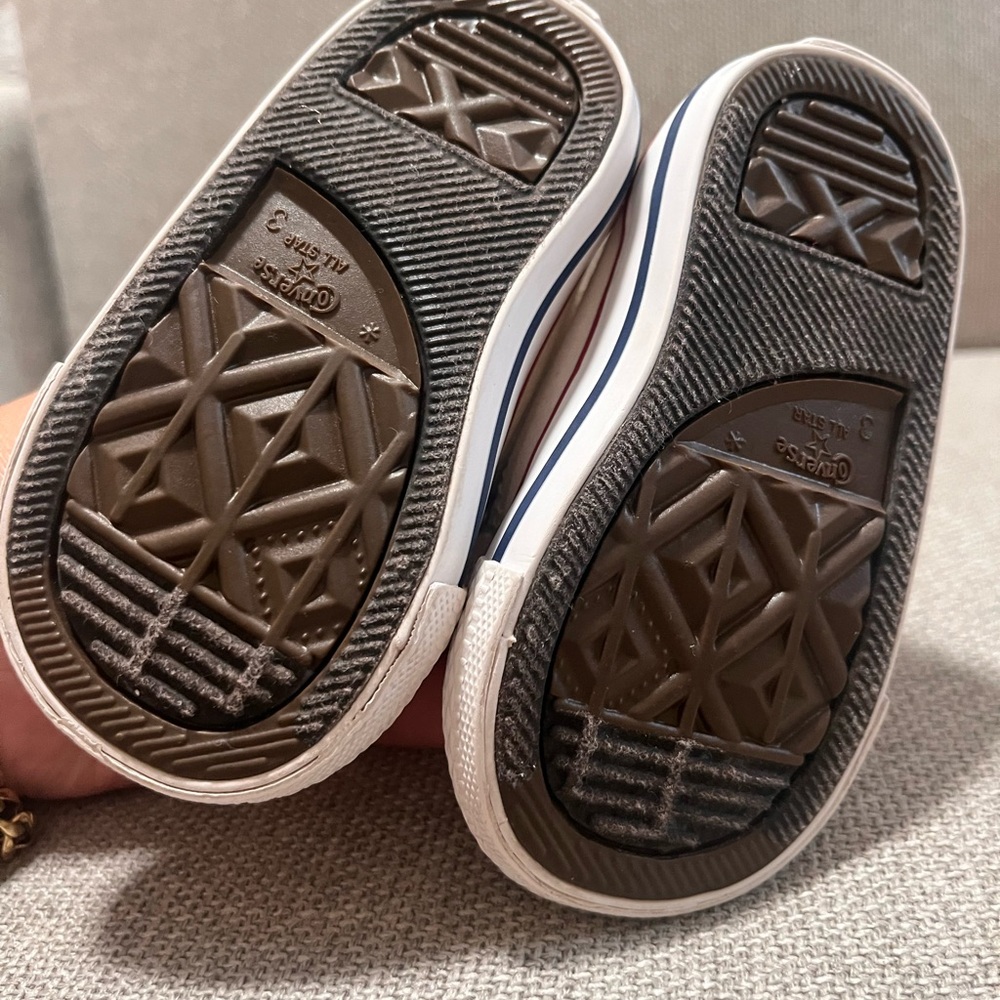 Converse - Picture 2 of 4